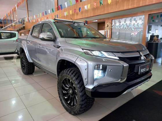 MITSUBISHI L200 TRITON 2.4 16V TURBO DIESEL SPORT HPE-S CD 4P 4X4 AUTOMÁTICO MITSUBISHI L200 TRITON 2.4 16V TURBO DIESEL SPORT HPE-S CD 4P 4X4 AUTOMÁTICO